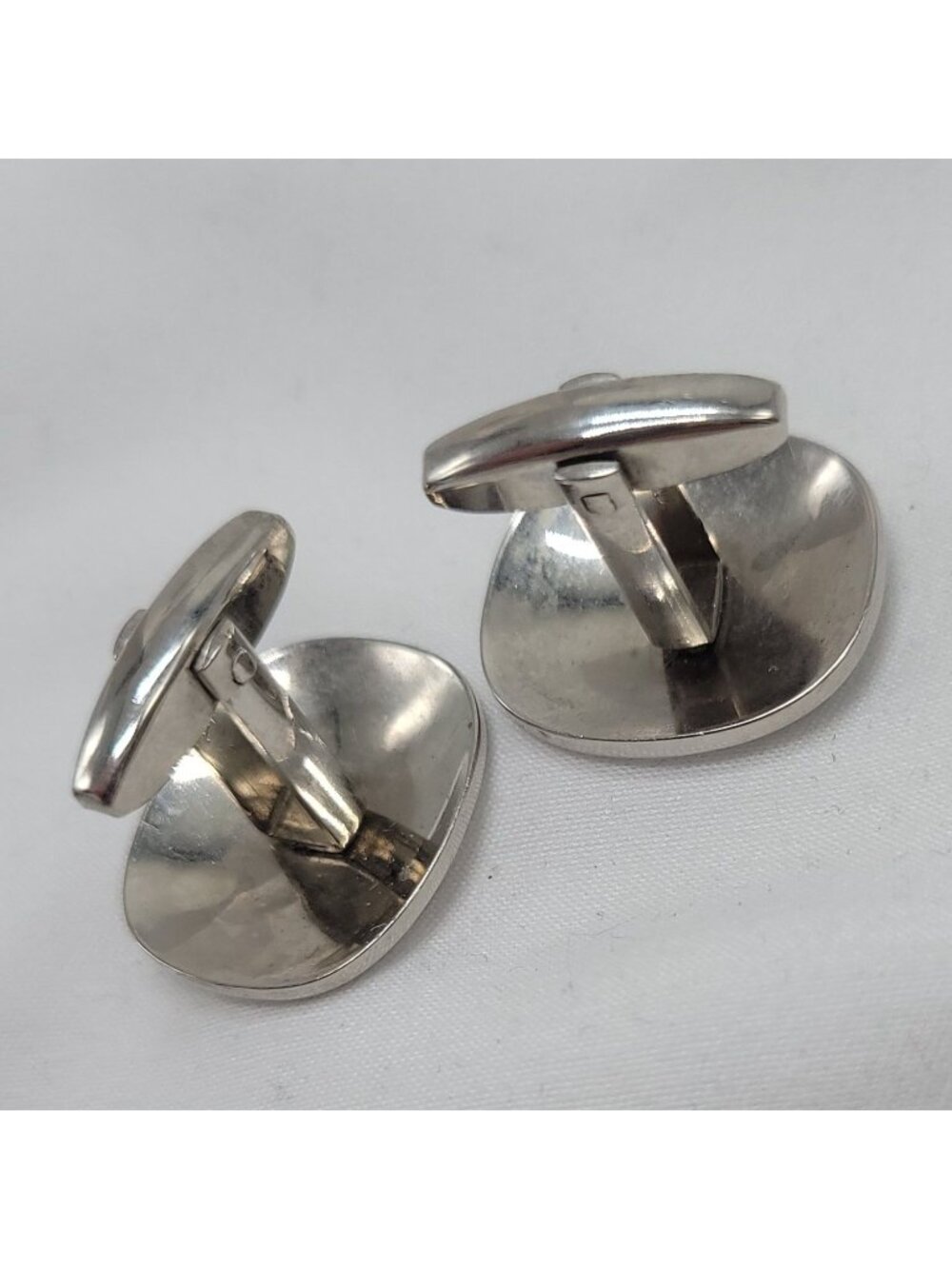 Vintage Silver Tone Leaf Engraved Cufflinks Reflective and Matte Finish .75" - Picture 4 of 7